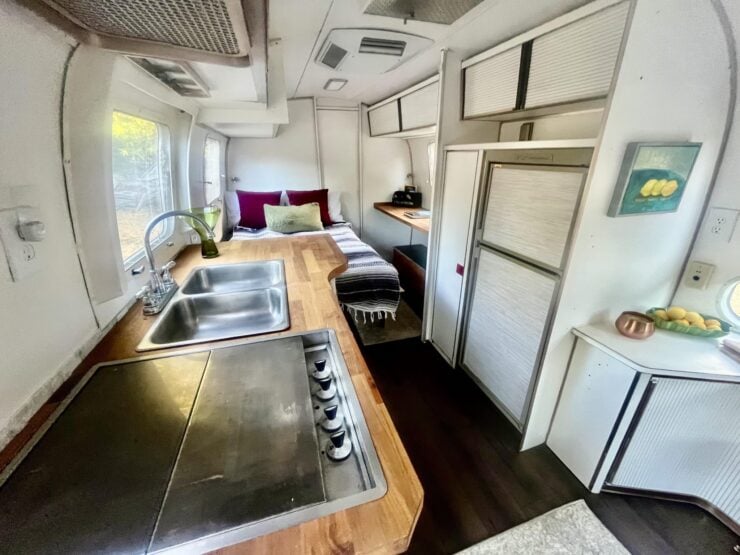 Airstream Land Yacht Ambassador 2