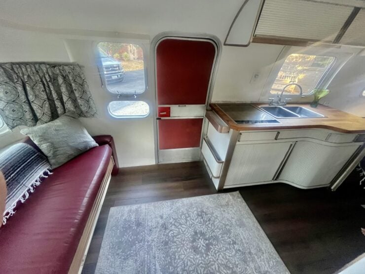 Airstream Land Yacht Ambassador 6