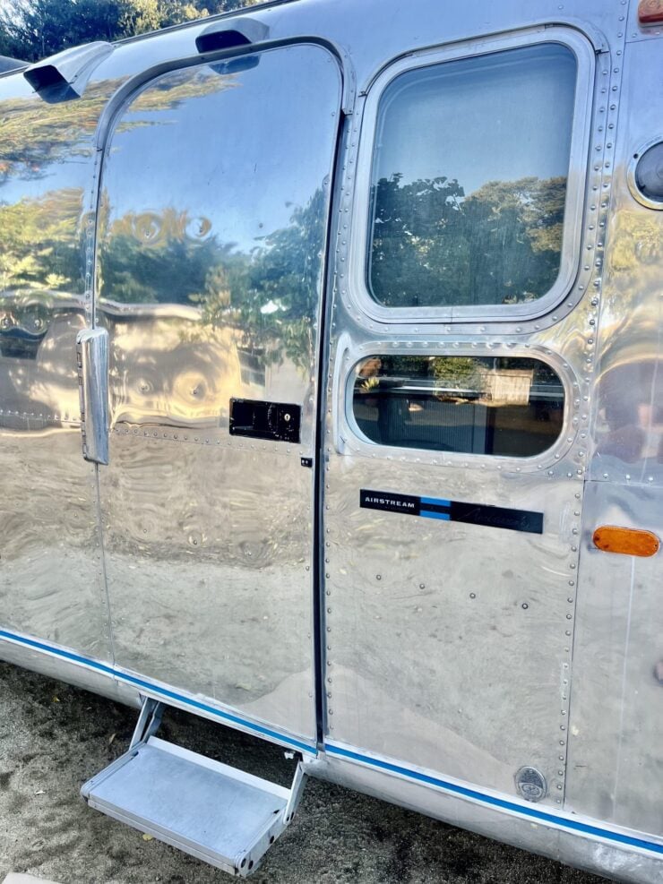 Airstream Land Yacht Ambassador 7