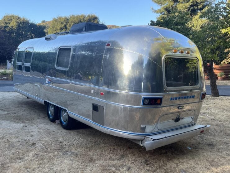 Airstream Land Yacht Ambassador 8