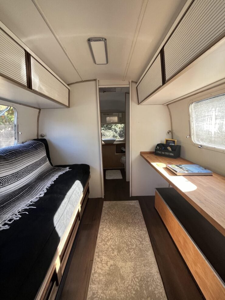 Airstream Land Yacht Ambassador 9