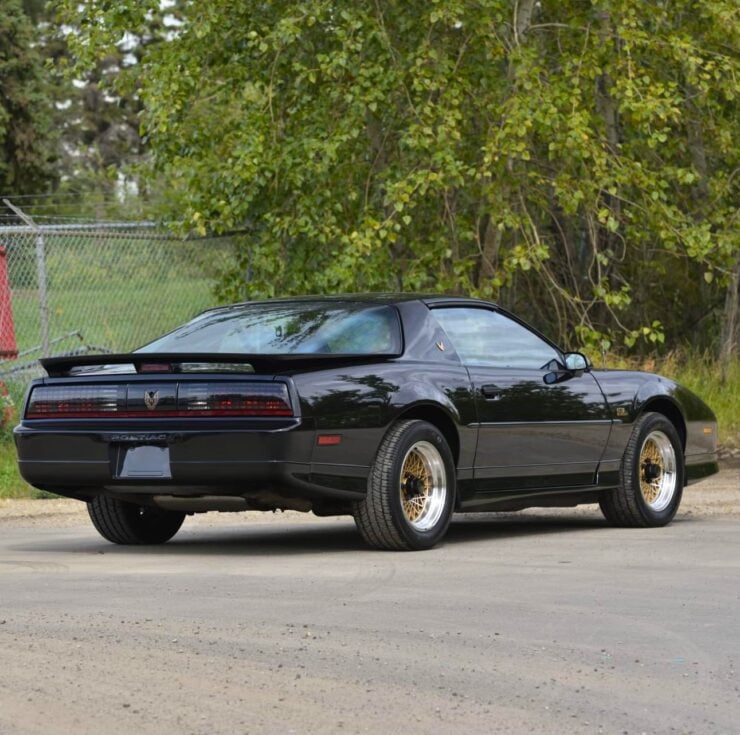 Pontiac Trans Am GTA 6