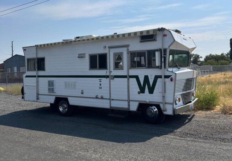 Winnebago D22 Motorhome 1