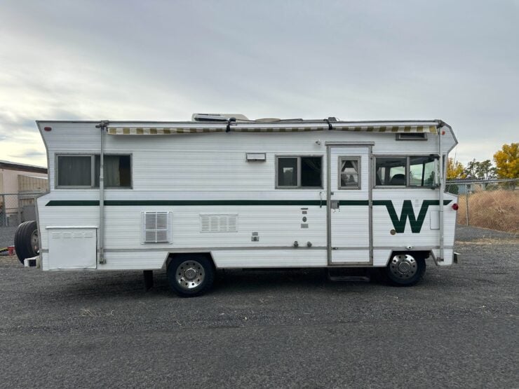 Winnebago D22 Motorhome 10