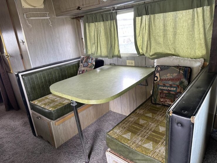 Winnebago D22 Motorhome 14