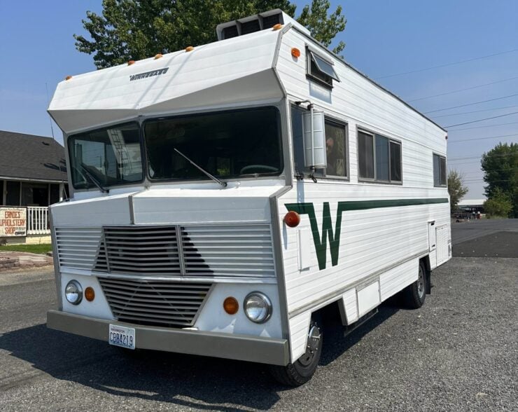 Winnebago D22 Motorhome 2