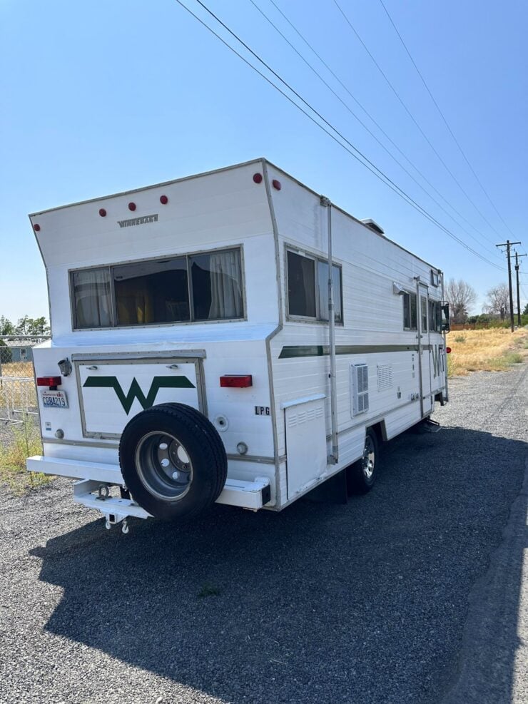 Winnebago D22 Motorhome 26