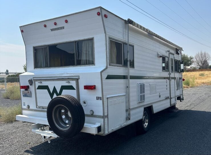 Winnebago D22 Motorhome 4