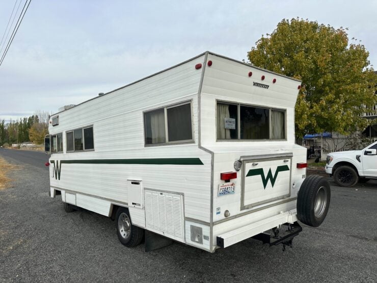 Winnebago D22 Motorhome 9