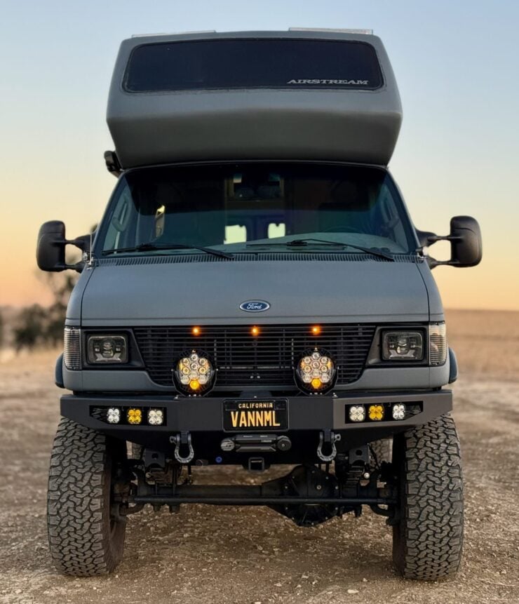 Ford E-350 Airstream B-190 Camper 4×4 1