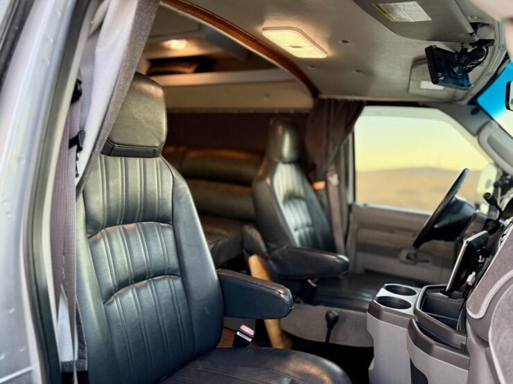 Ford E-350 Airstream B-190 Camper 4×4 17