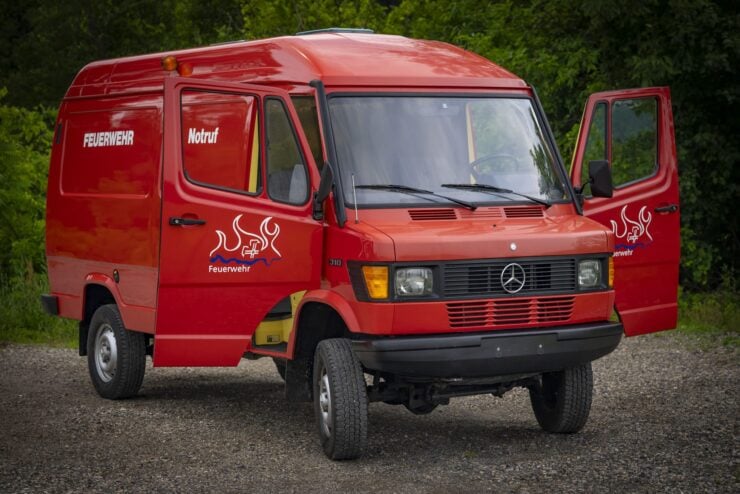 Mercedes-Benz TN 4×4 Van 9