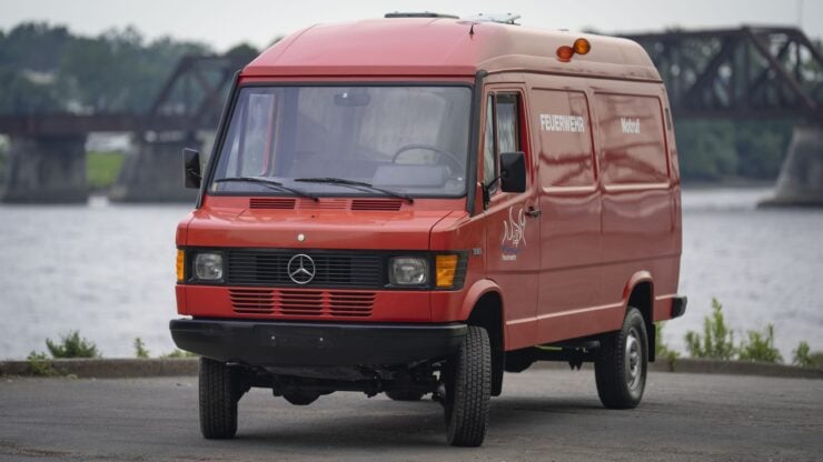 Mercedes-Benz TN 4×4 Van 7