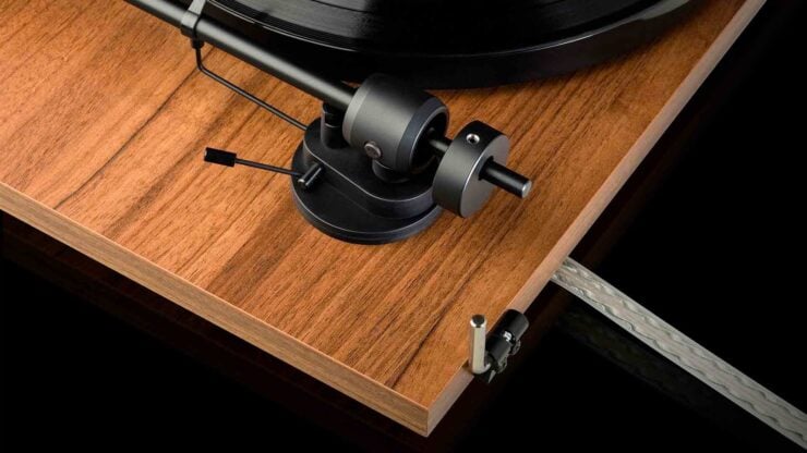 Pro-Ject E1 Phono Turntable 1