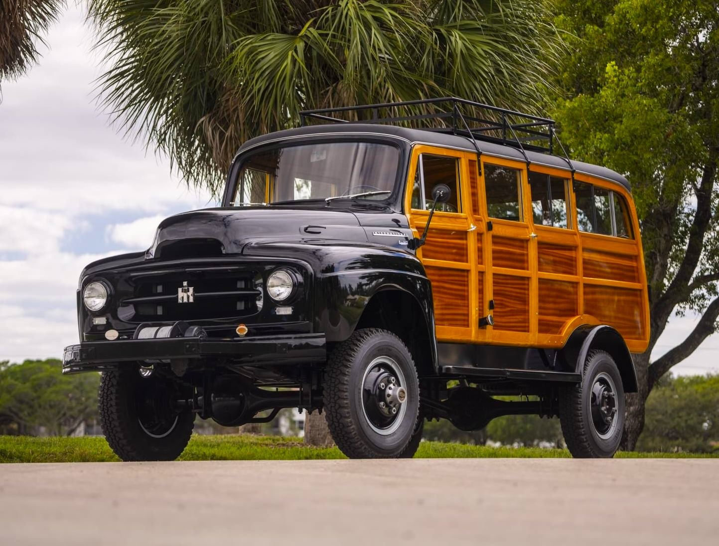 International Harvester R140 4x4