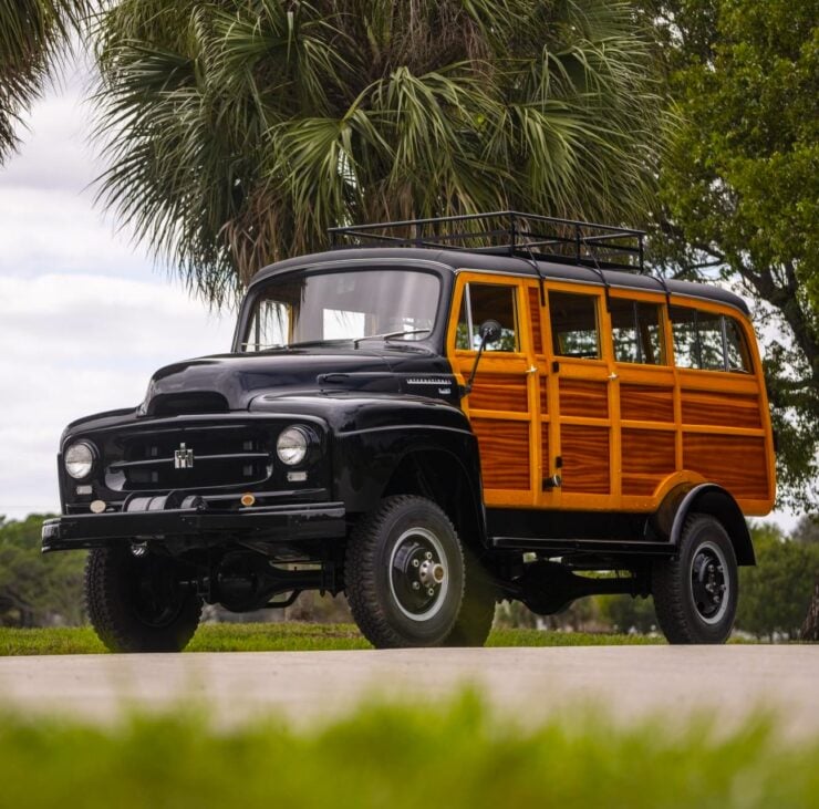 International Harvester R140 4x4 6