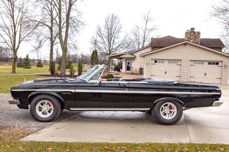 Plymouth Sport Fury 6