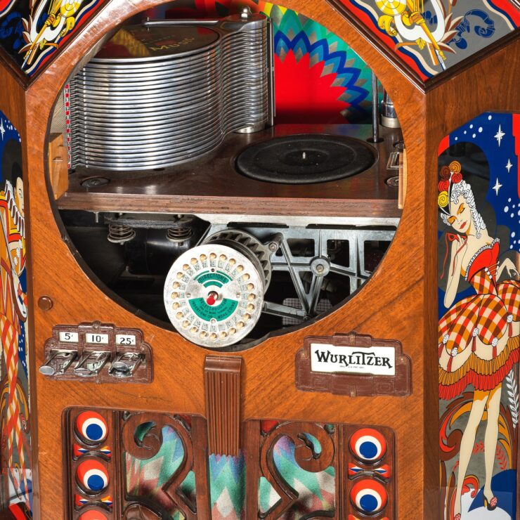 Wurlitzer Juke Box - The Victory Model 7