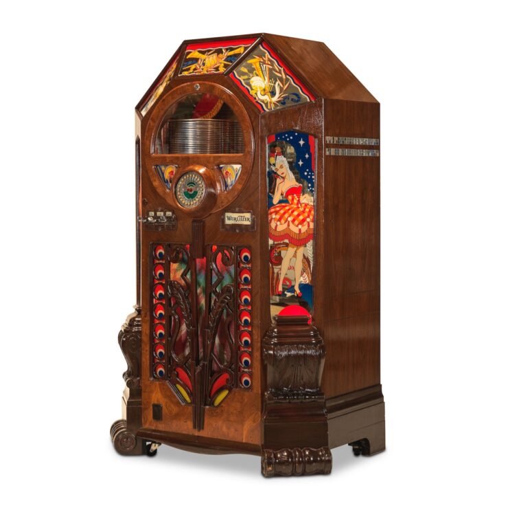 Wurlitzer Juke Box - The Victory Model