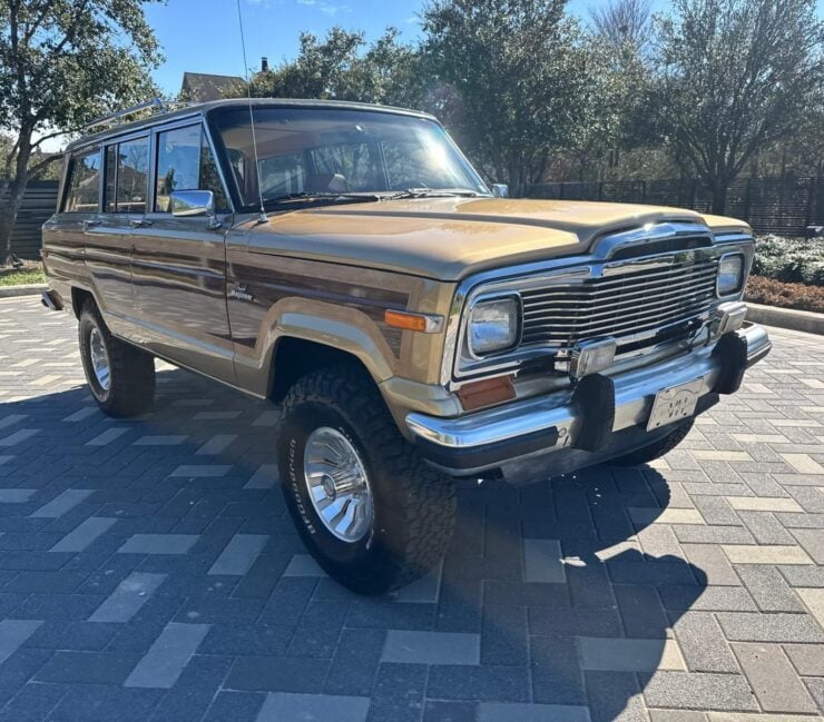 Jeep Grand Wagoneer 1