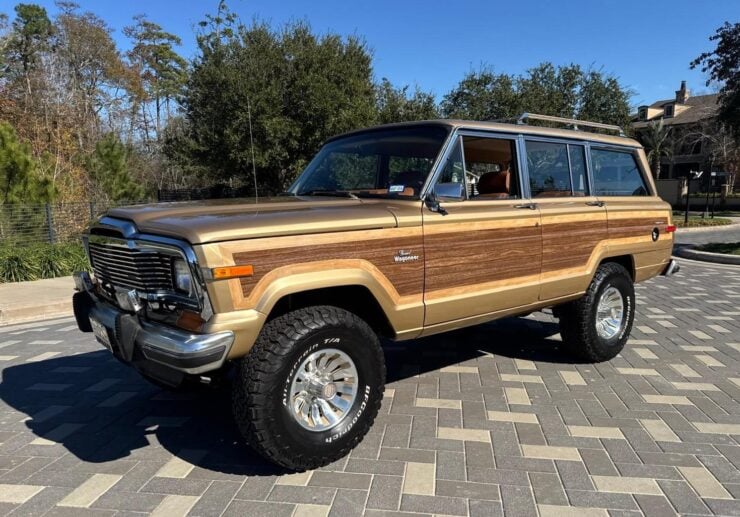 Jeep Grand Wagoneer 2