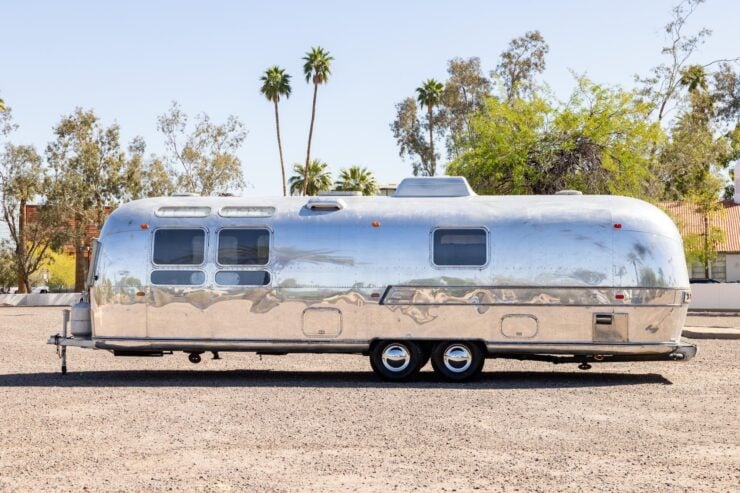 Airstream International Land Yacht Sovereign 11