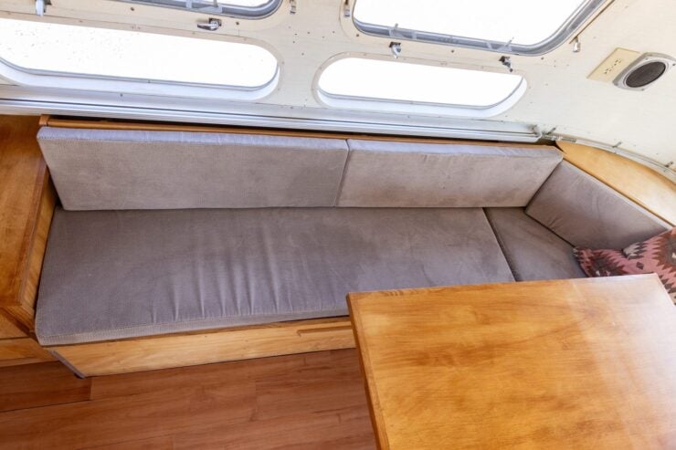 Airstream International Land Yacht Sovereign 17