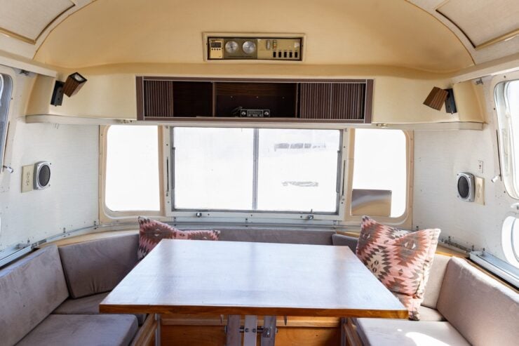 Airstream International Land Yacht Sovereign 5