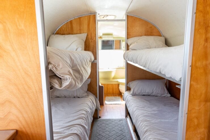 Airstream International Land Yacht Sovereign 9