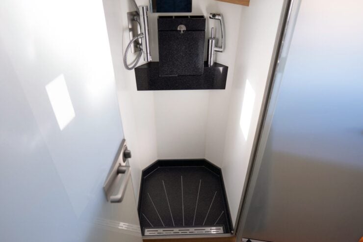 Bliss Mobil Overlander Camper 21