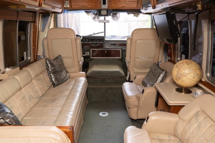 Airstream 350 LE Motorhome 10