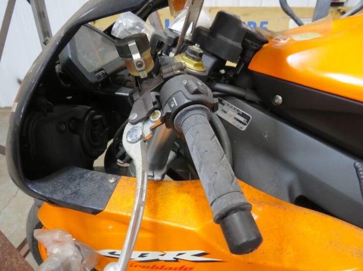 Honda CBR1000RR Fireblade 6