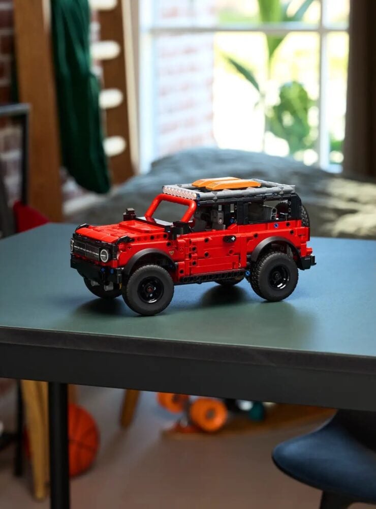 Lego Technic Ford Bronco 11