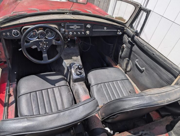 Safari-Style MGB Roadster V8 17