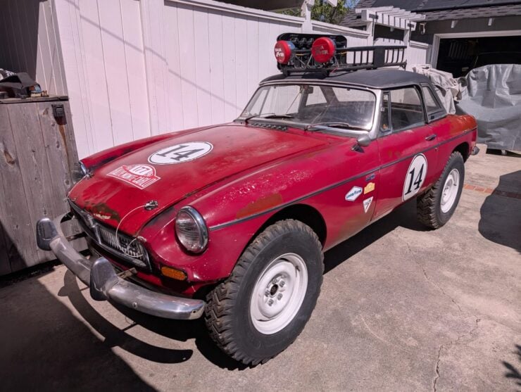 Safari-Style MGB Roadster V8 4