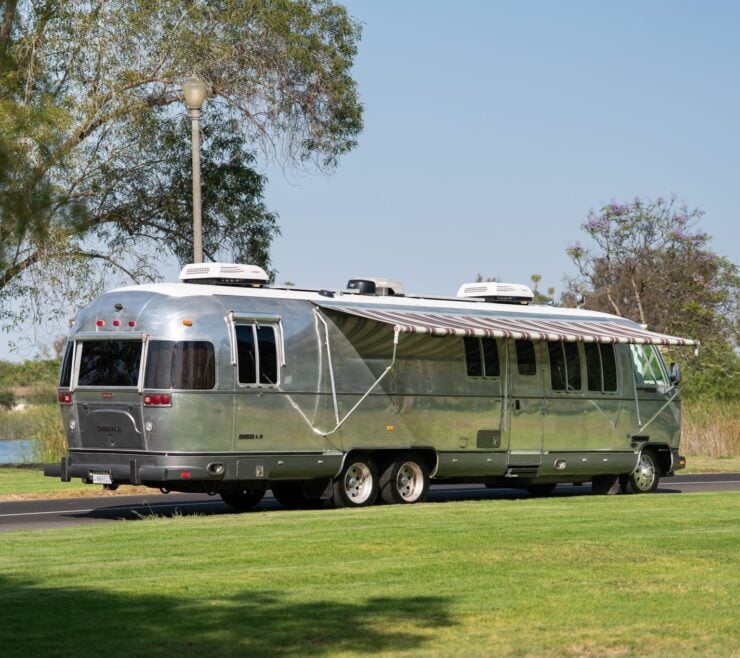 Airstream 350 LE Motorhome 10