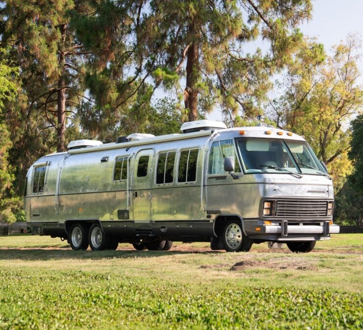 Airstream 350 LE Motorhome 2