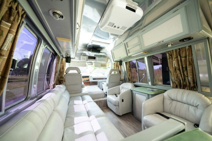Airstream 350 LE Motorhome 20