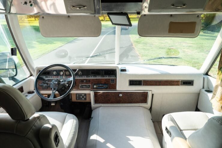 Airstream 350 LE Motorhome 21