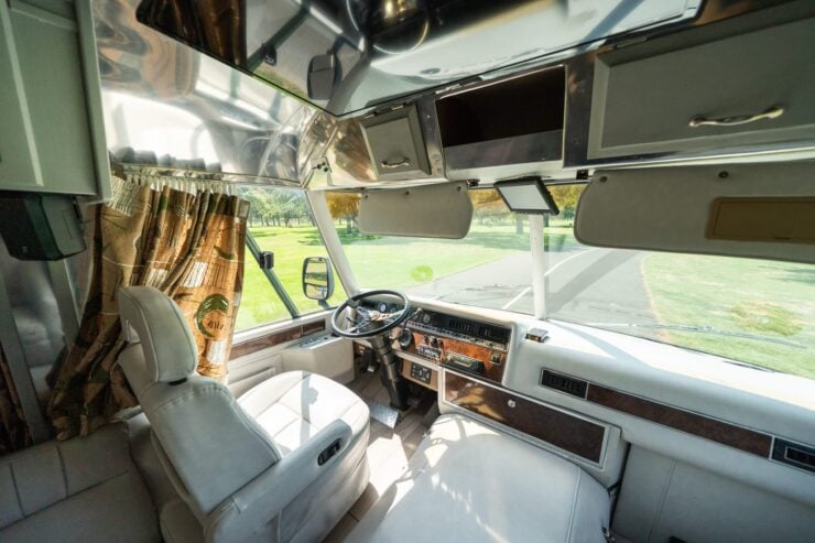 Airstream 350 LE Motorhome 23