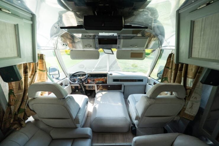 Airstream 350 LE Motorhome 24