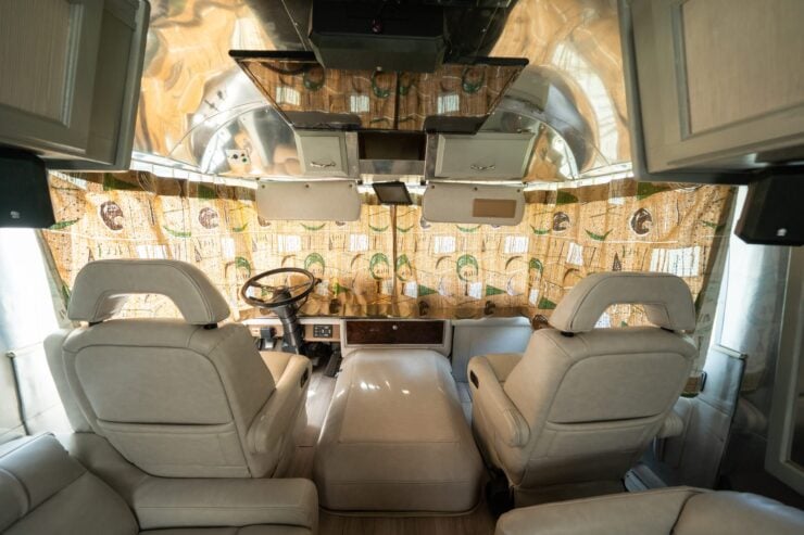 Airstream 350 LE Motorhome 25