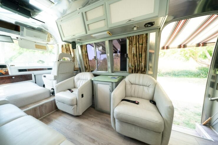 Airstream 350 LE Motorhome 27