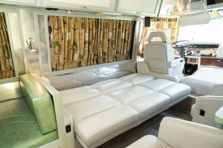 Airstream 350 LE Motorhome 28