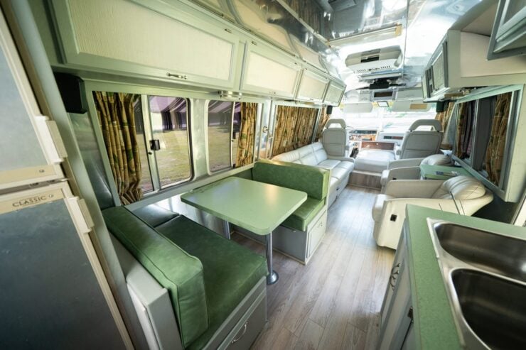 Airstream 350 LE Motorhome 29