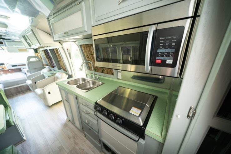 Airstream 350 LE Motorhome 30