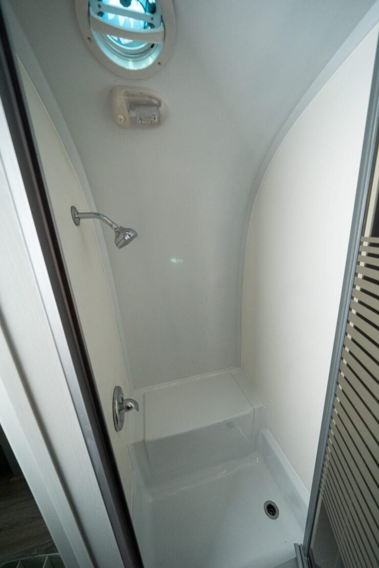 Airstream 350 LE Motorhome 32