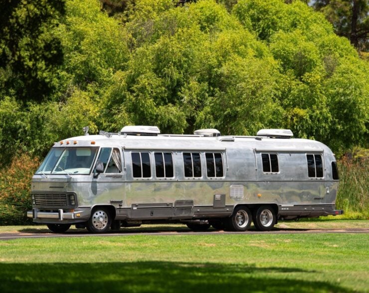 Airstream 350 LE Motorhome 4