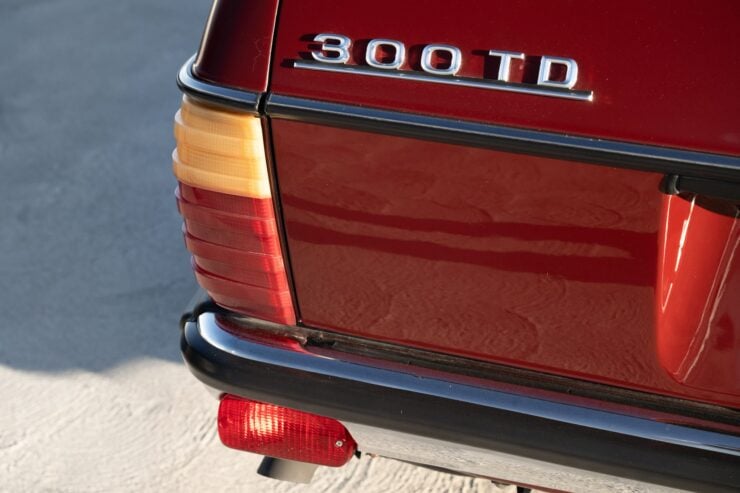 Mercedes-Benz 300TD 10
