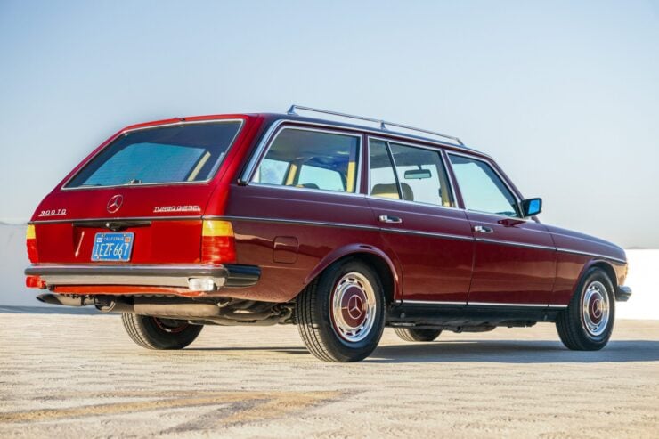 Mercedes-Benz 300TD 11
